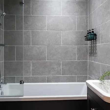 2-bedroom - Walk To Station & Park Square Apartamento