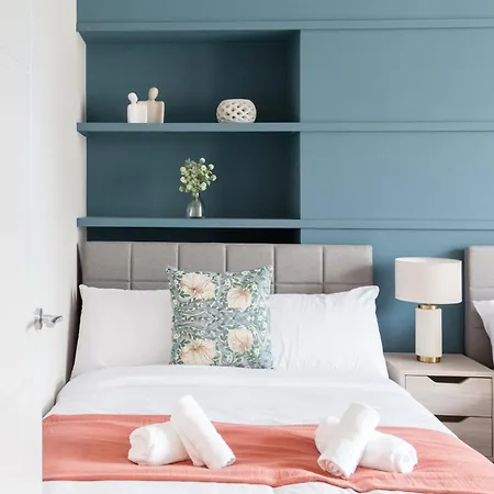 2-bedroom - Walk To Station & Park Square Apartamento