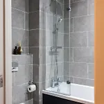 Apartment 2-bedroom - Walk To Station & Park Square *