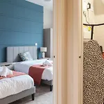 2-bedroom - Walk To Station & Park Square Apartment
