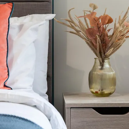 2-bedroom - Walk To Station & Park Square