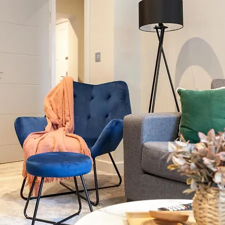 2-bedroom - Walk To Station & Park Square