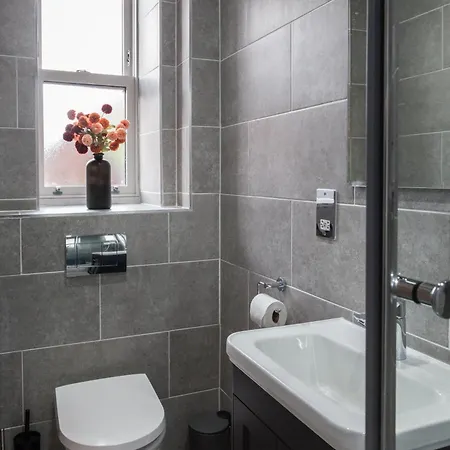 2 Bedroom Flat - Long Term Rates- Contractors-professionals-relocation Leeds (West Yorkshire)