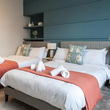 Апартаменты 2-bedroom - Walk To Station & Park Square