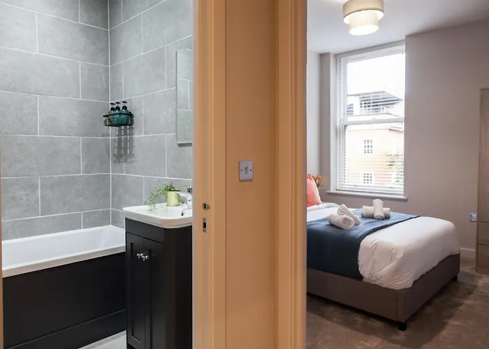 2-bedroom - Walk To Station & Park Square * Leeds (West Yorkshire)