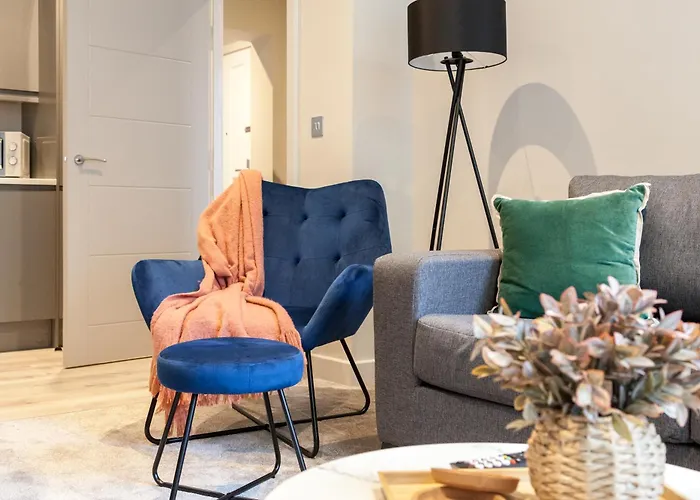 2-bedroom - Walk To Station & Park Square