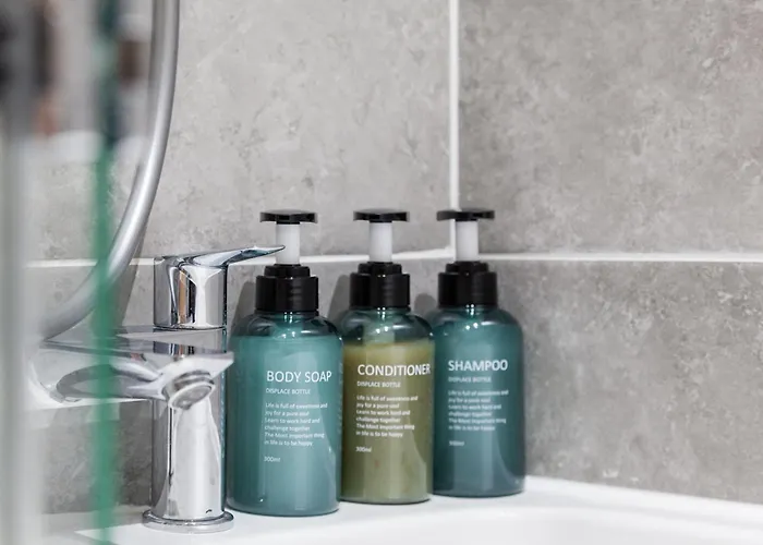 2-bedroom - Walk To Station & Park Square * Лідс