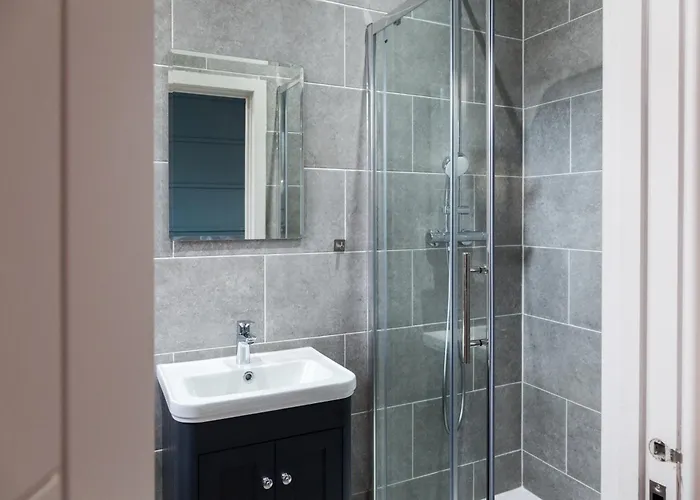 2-bedroom - Walk To Station & Park Square Apartment Leeds (West Yorkshire)