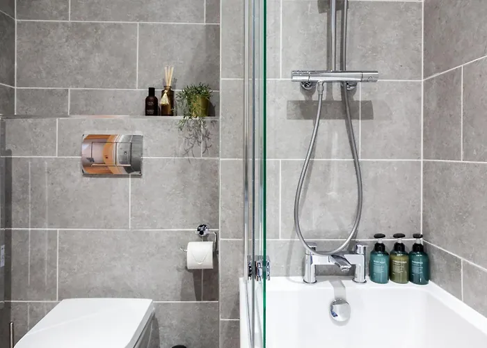 2-bedroom - Walk To Station & Park Square * Leeds (West Yorkshire)