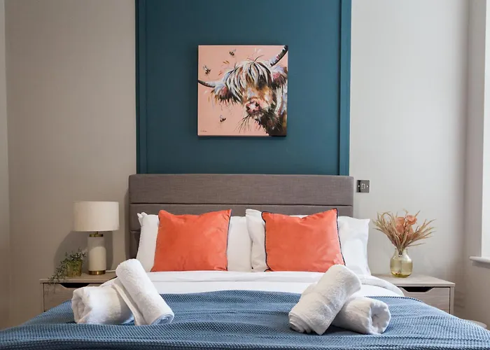 2-bedroom - Walk To Station & Park Square Апартаменти