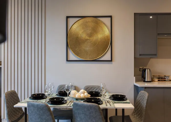 2-bedroom - Walk To Station & Park Square