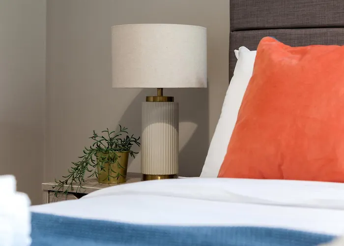 Апартаменти 2-bedroom - Walk To Station & Park Square Лідс