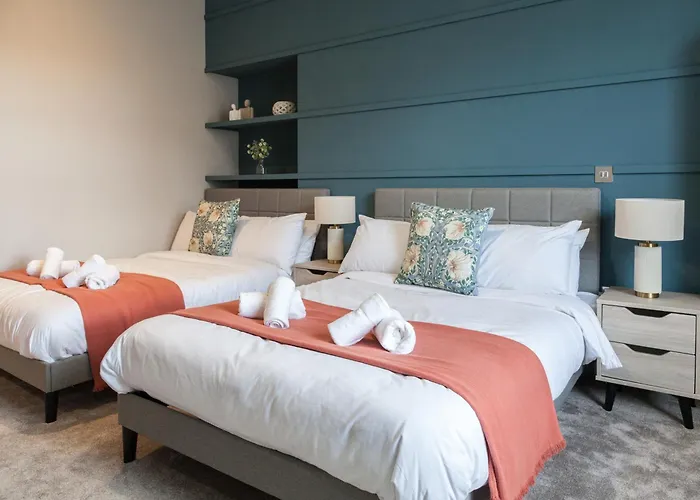 Apartment 2-bedroom - Walk To Station & Park Square